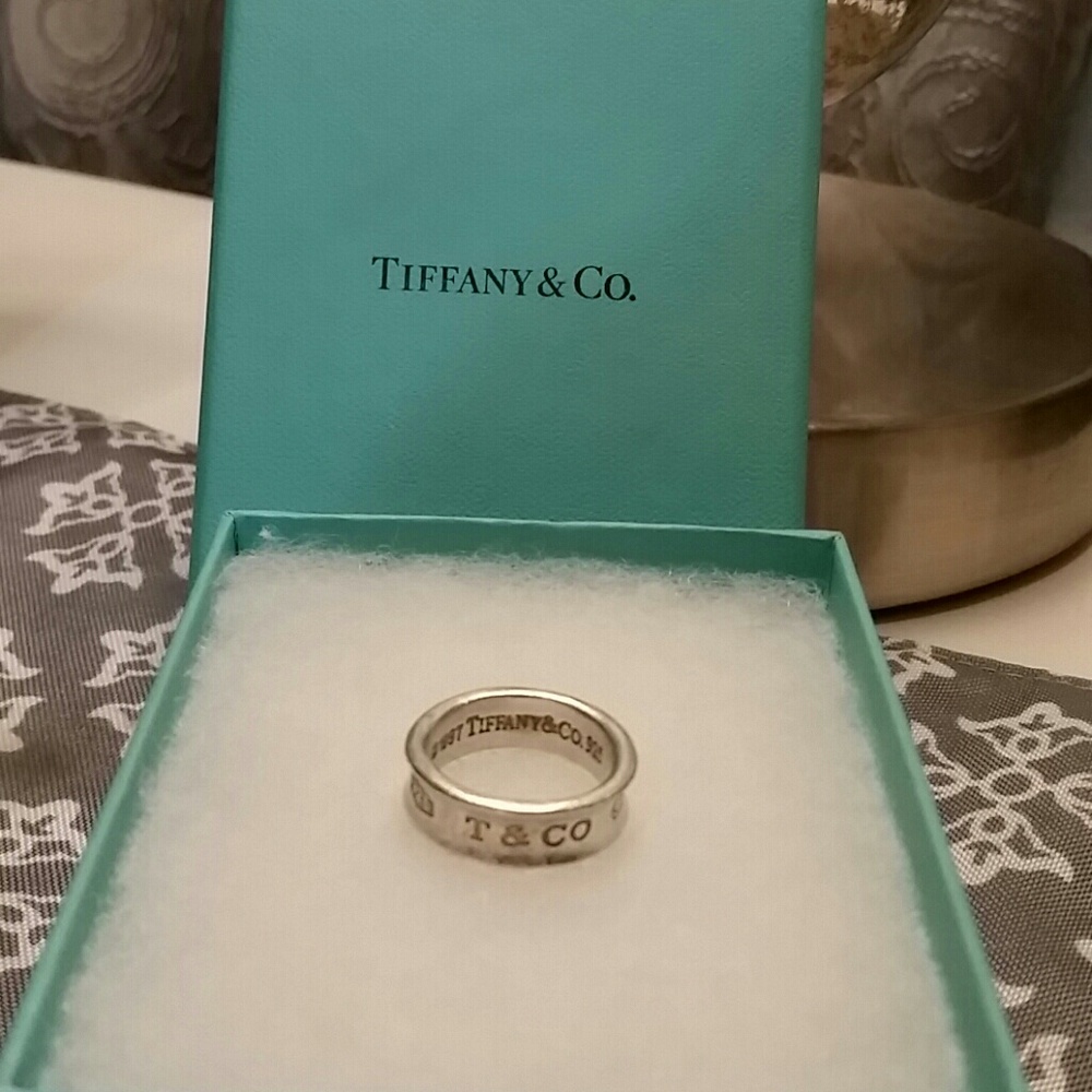 Tiffany & Co ring size 5